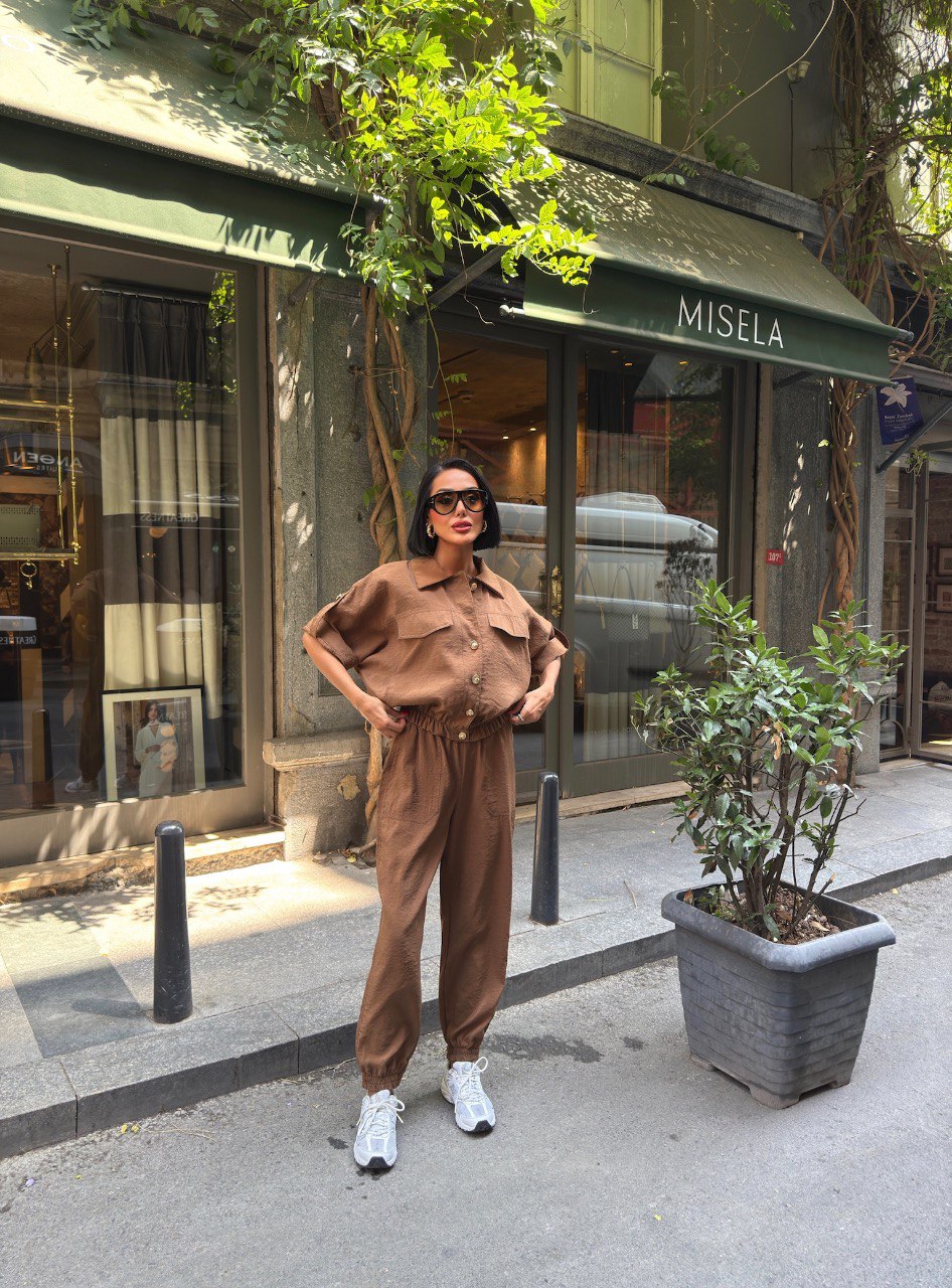Urban Glow Gold Düğme Detaylı Lastikli Rahat Takım - Kahverengi