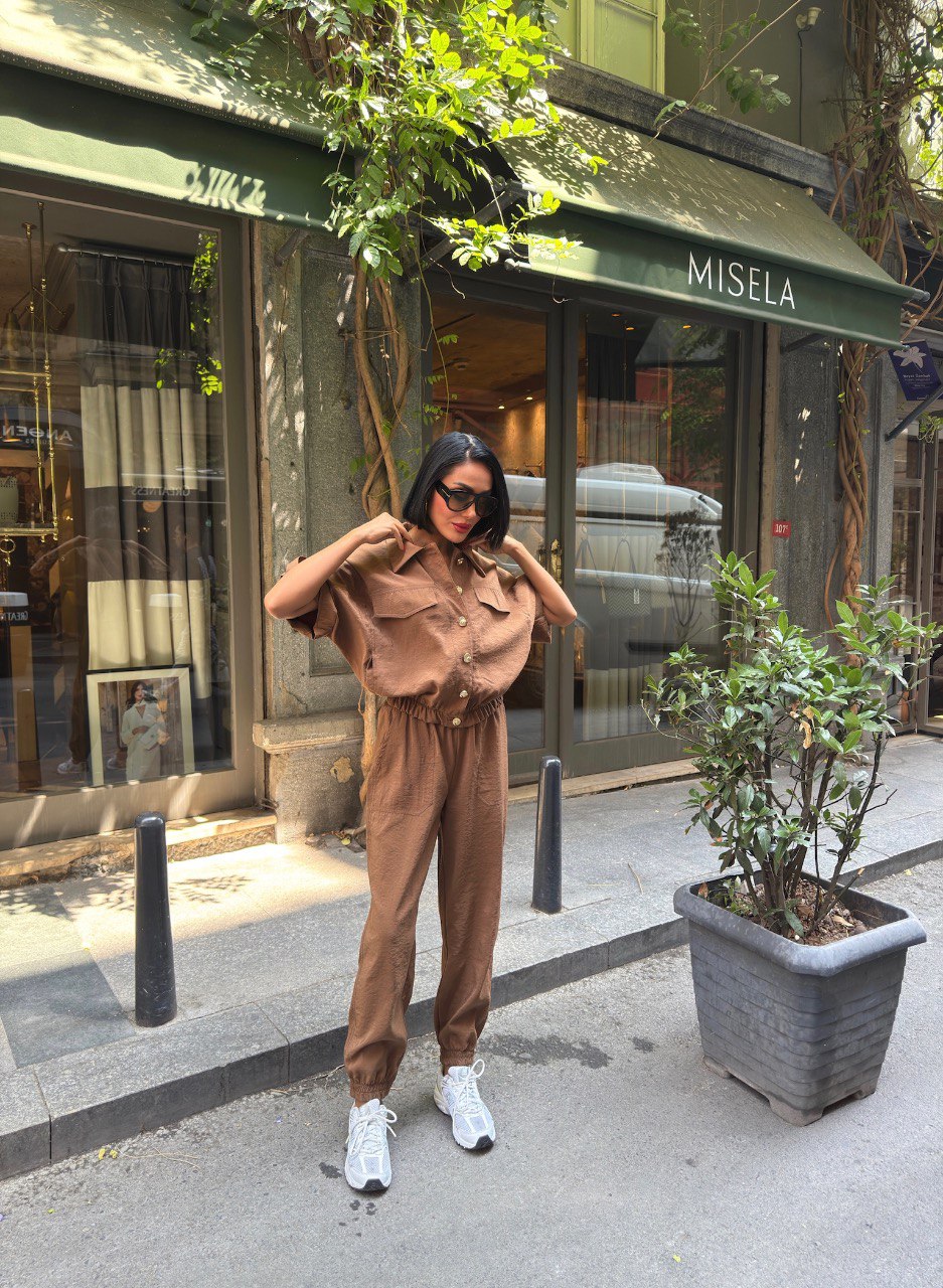 Urban Glow Gold Düğme Detaylı Lastikli Rahat Takım - Kahverengi
