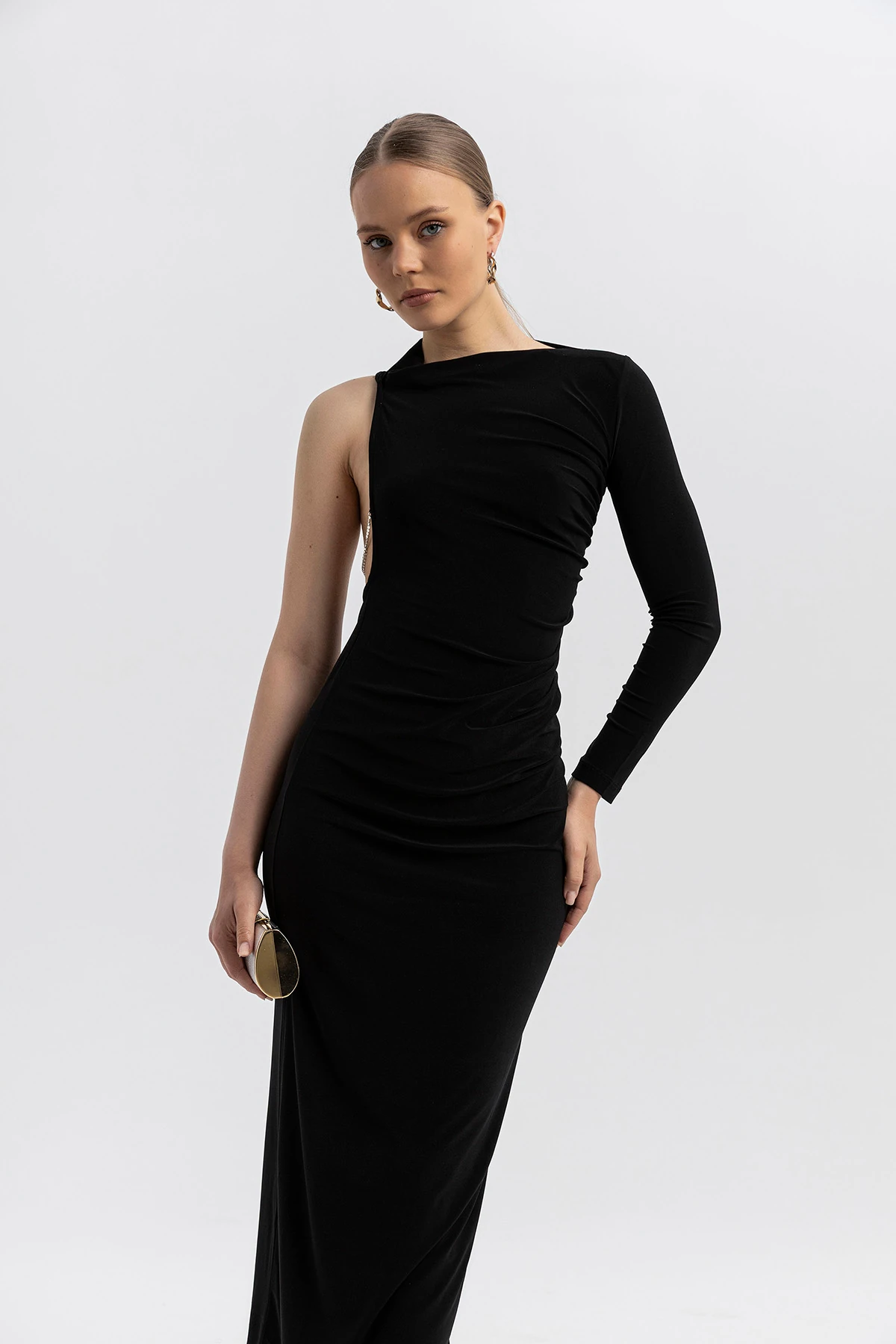 Asimetrik Sırt Dekolteli, zincir detaylı, tek omuzlu Siyah Elbise