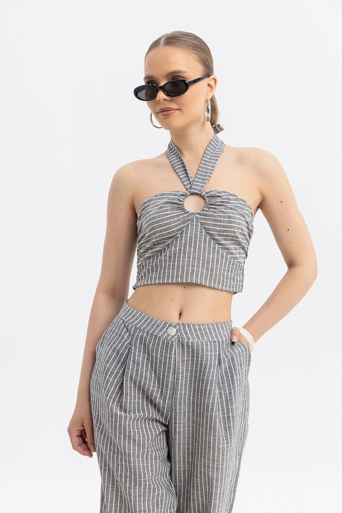 Pamuklu, Keten görünümlü, Çizgili Crop-Pantolon Takım-Metal halka ve kuşak ile boyundan bağlamalı - gri