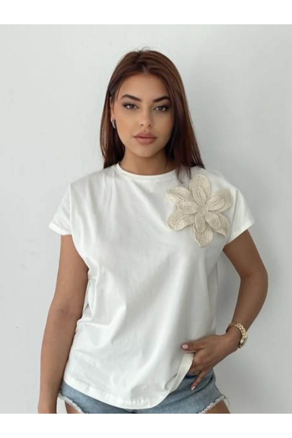 Hasır Çiçek İşlemeli Pamuklu Tshirt