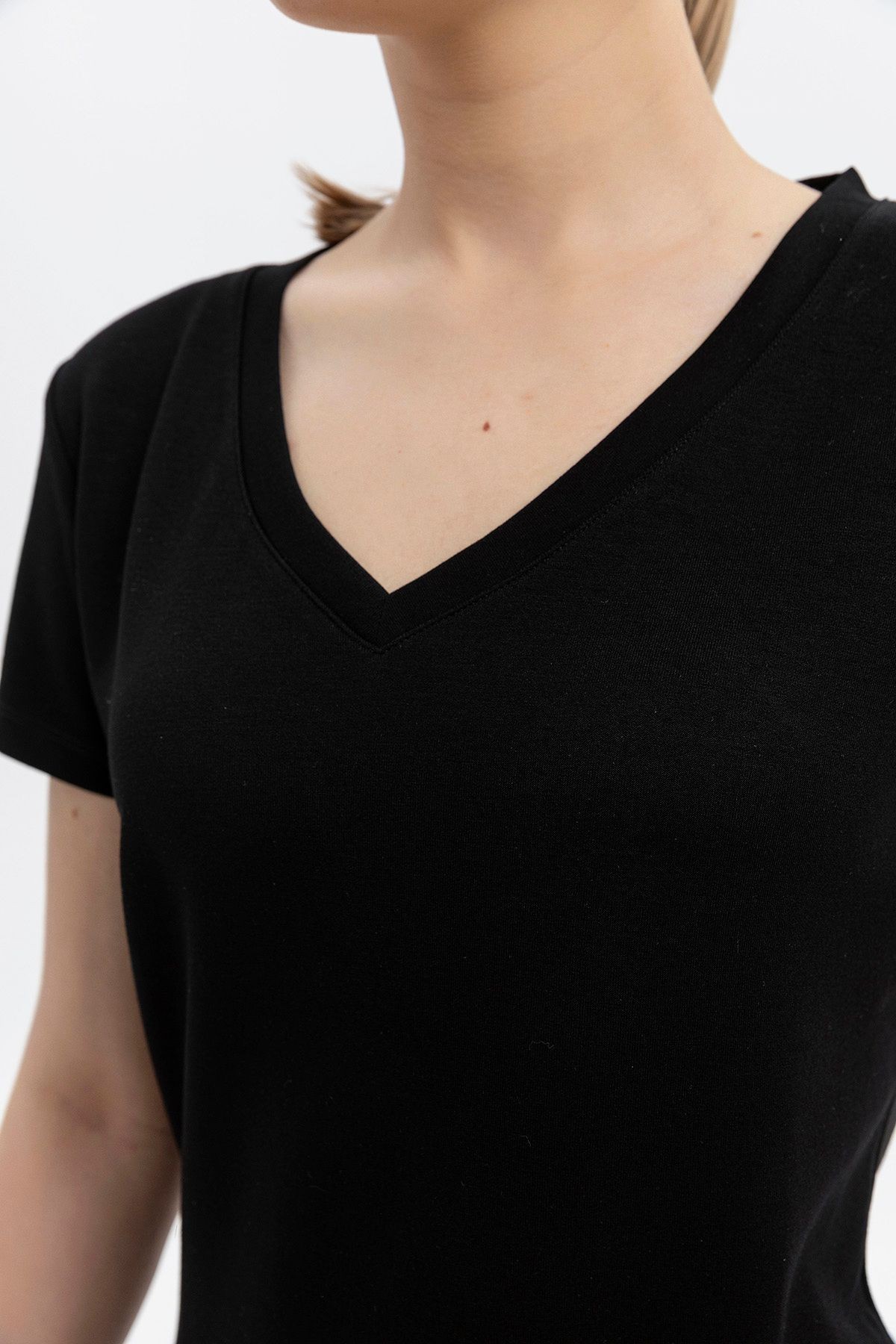 V yaka Cloudtouch yumuşak Basic Kısakol T-shirt - siyah