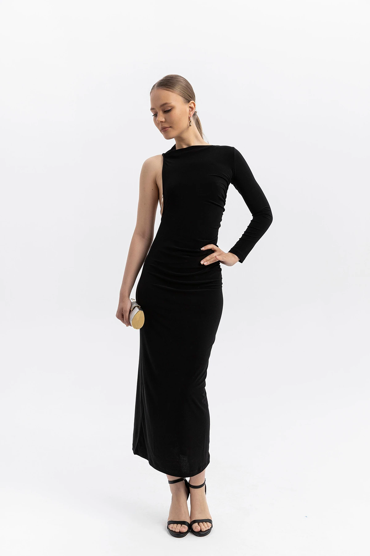 Asimetrik Sırt Dekolteli, zincir detaylı, tek omuzlu Siyah Elbise