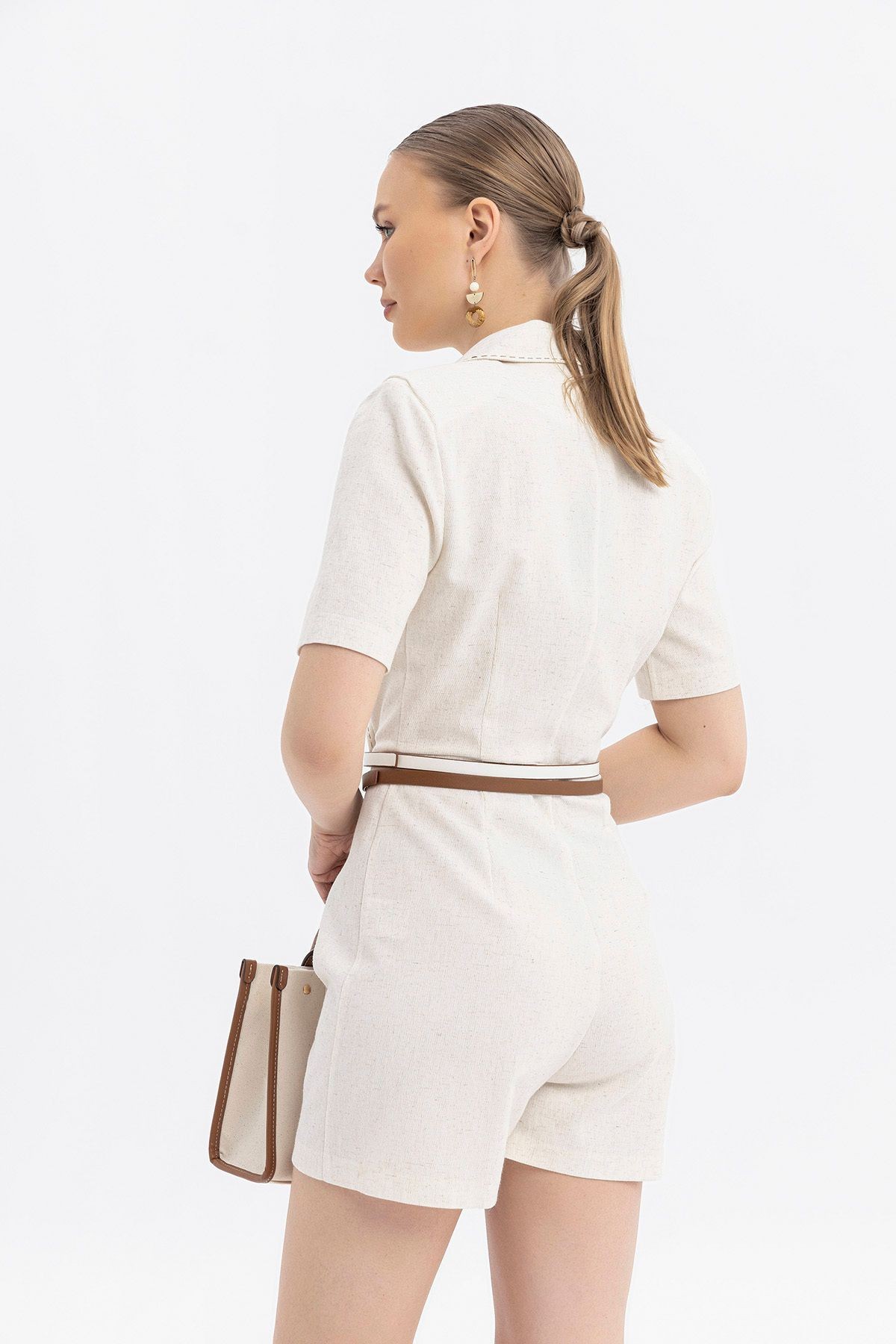 Doğal Keten-Viskon, Şort-etekli Kruvaze Mini Premium Tulum– Blazer Yaka ve Kemer Detaylı