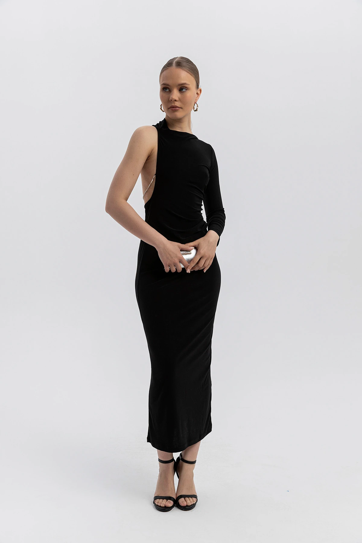 Asimetrik Sırt Dekolteli, zincir detaylı, tek omuzlu Siyah Elbise