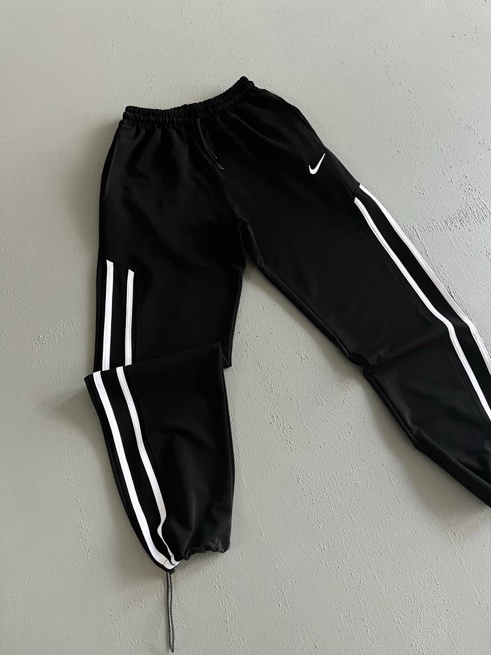 SİYAH PAÇA DETAY NIKE EŞOFMAN