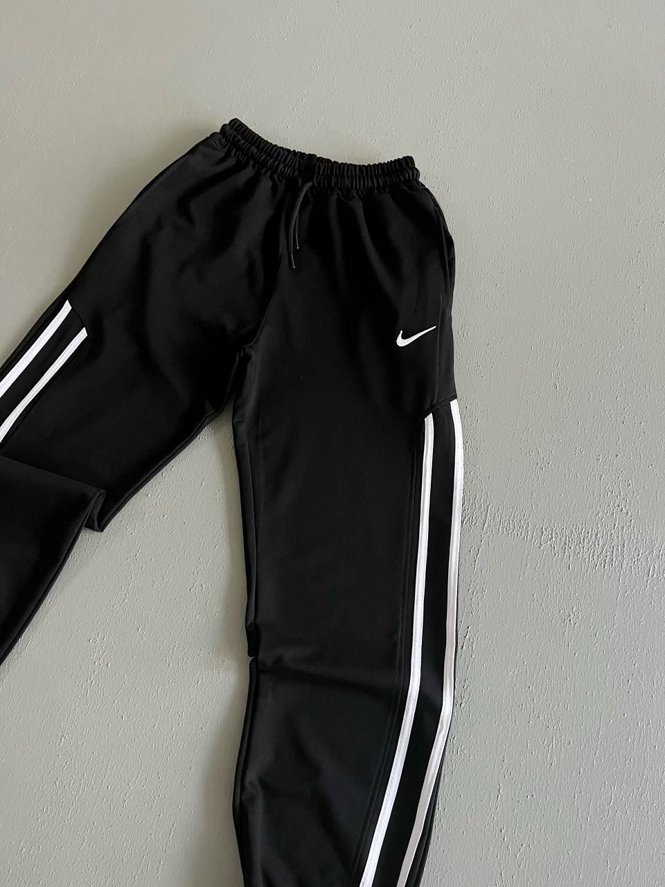SİYAH PAÇA DETAY NIKE EŞOFMAN