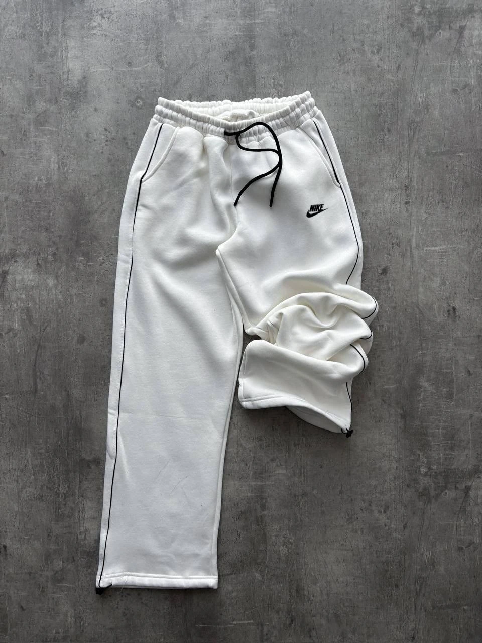 BEYAZ BOL PAÇA UFACIK EŞOFMAN (SC592)