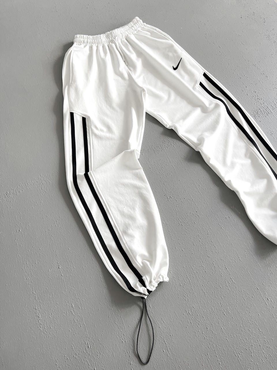 BEYAZ PAÇA DETAY NIKE EŞOFMAN