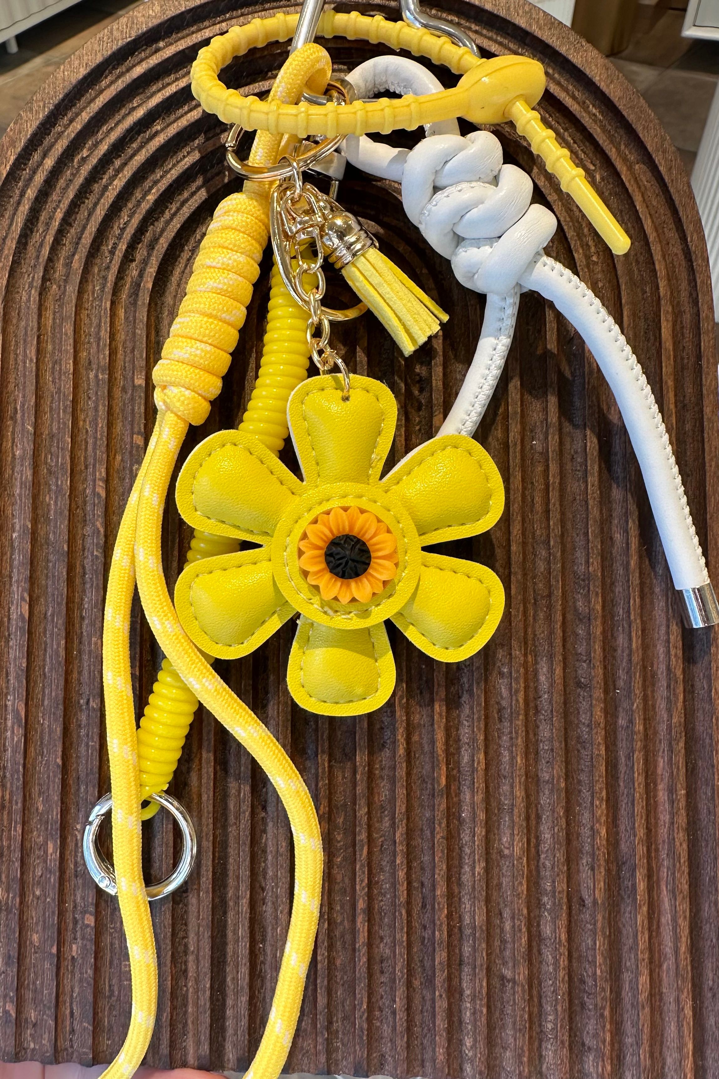 ÇİÇEKLİ CHARM