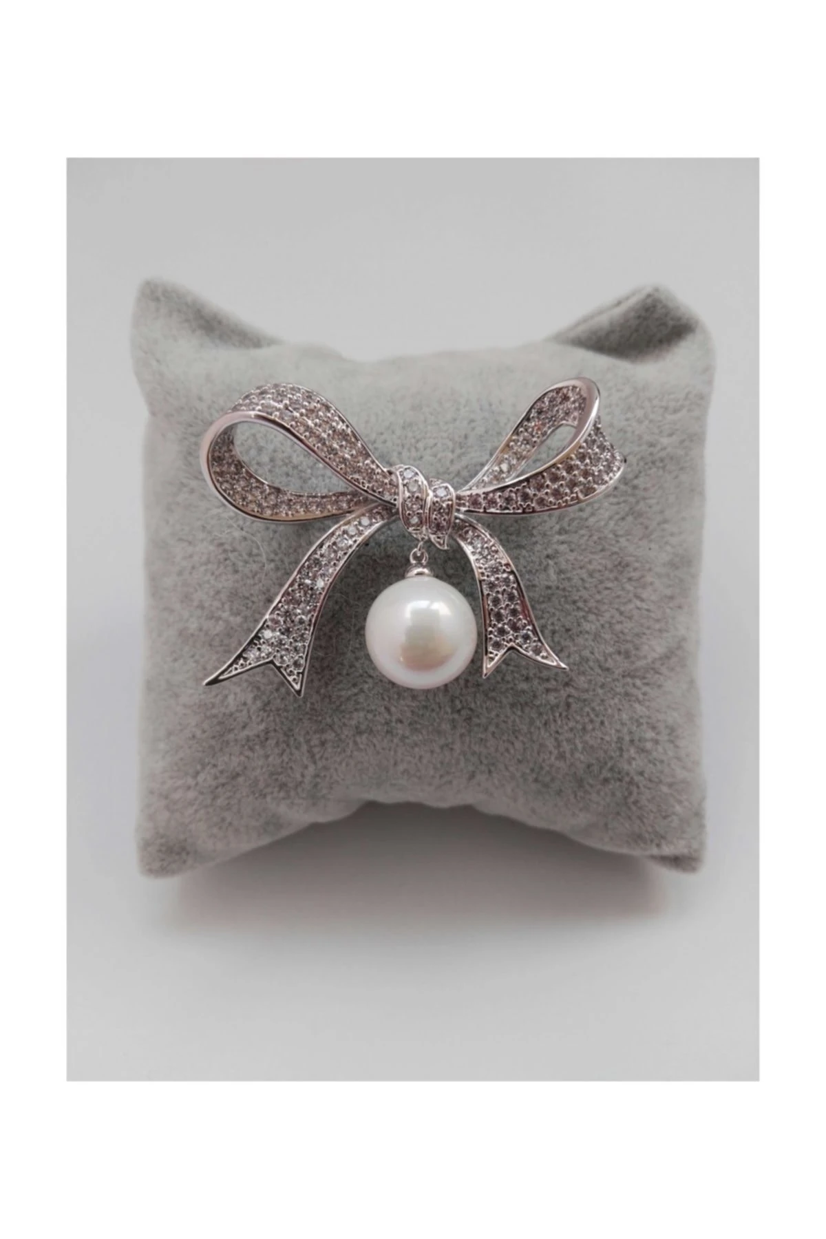 Zirkon Taşlı Fiyong, Incili Broş Rodyum