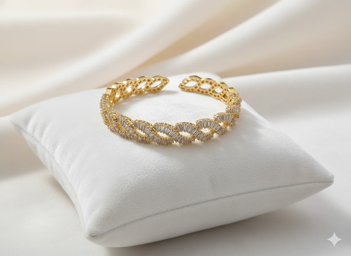 Zirkon Taşlı Kelepçe Pirinç Bileklik - Gold