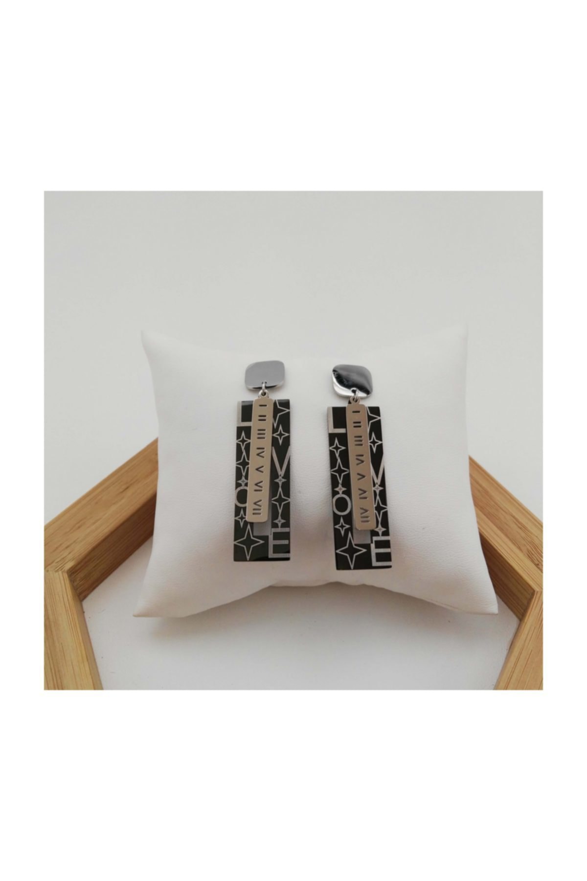 Çelik Roma Rakamlı , Love Küpe - Rodyum