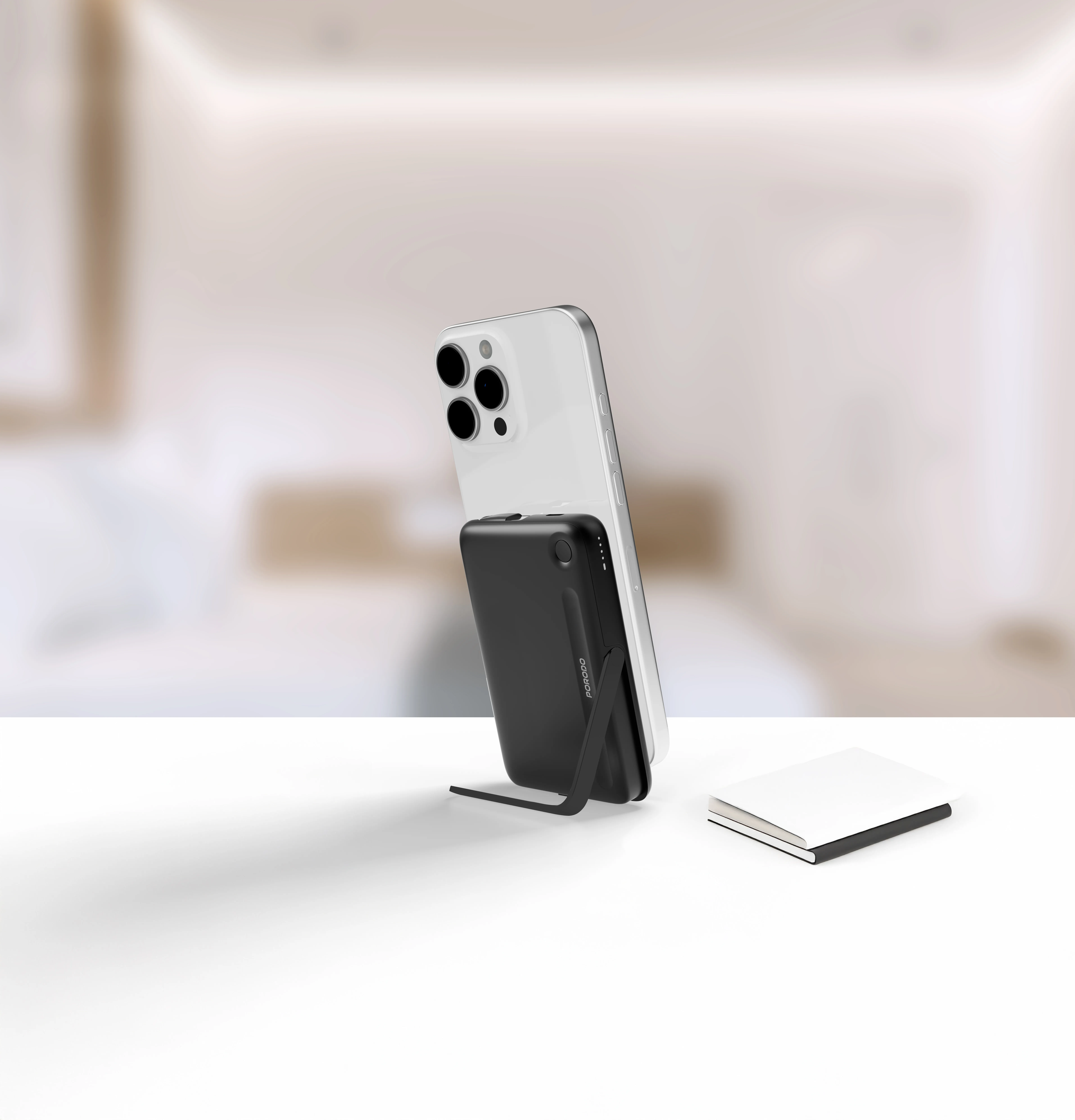 PB065 10000mAh MagSafe Powerbank, Dahili Type-C Kablolu ve Standlı, 15W Kablosuz, 20W PD Hızlı Şarj