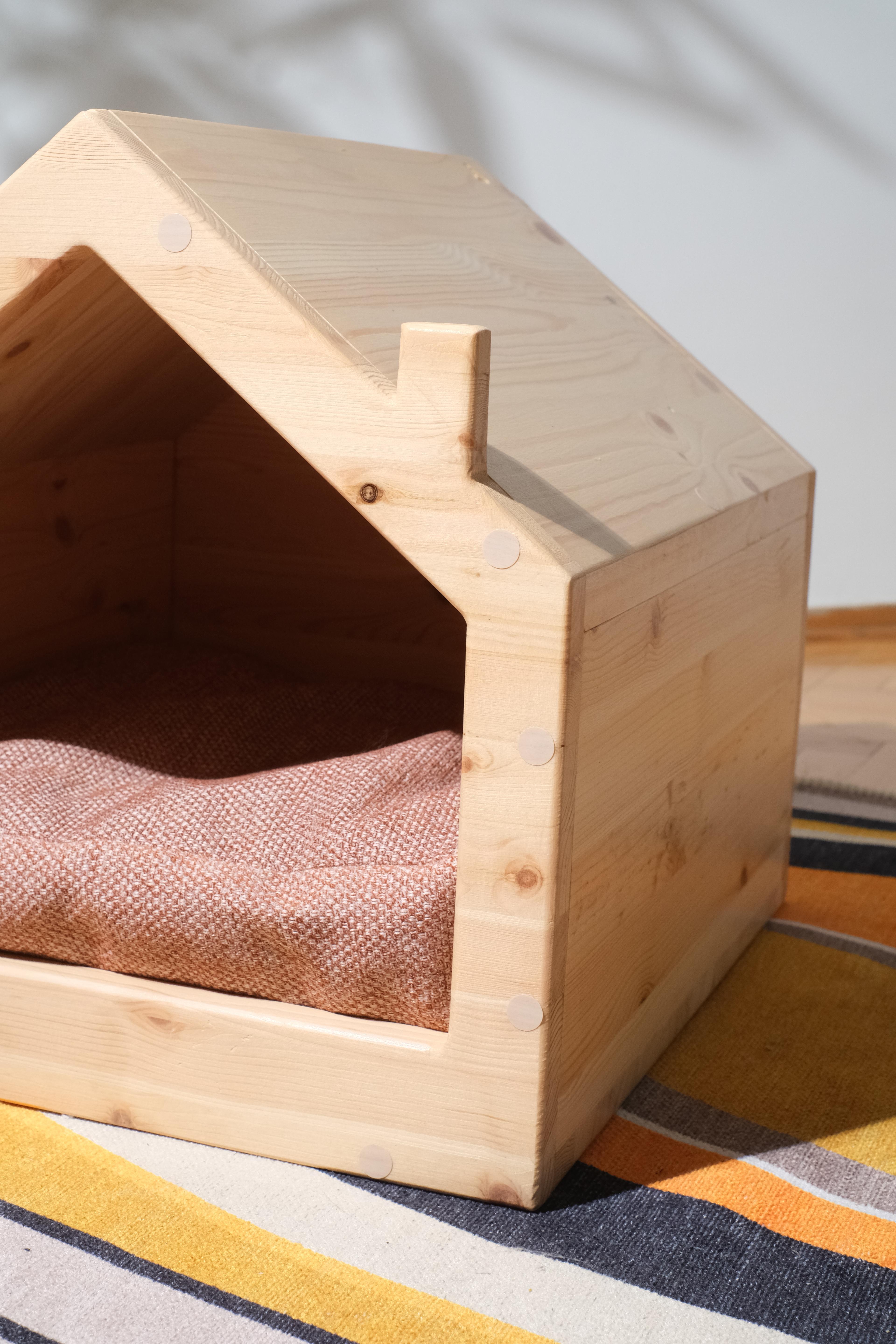 ARBİNA Ahşap Kedi Evi – Doğal, Kapalı ve Konforlu Tasarım