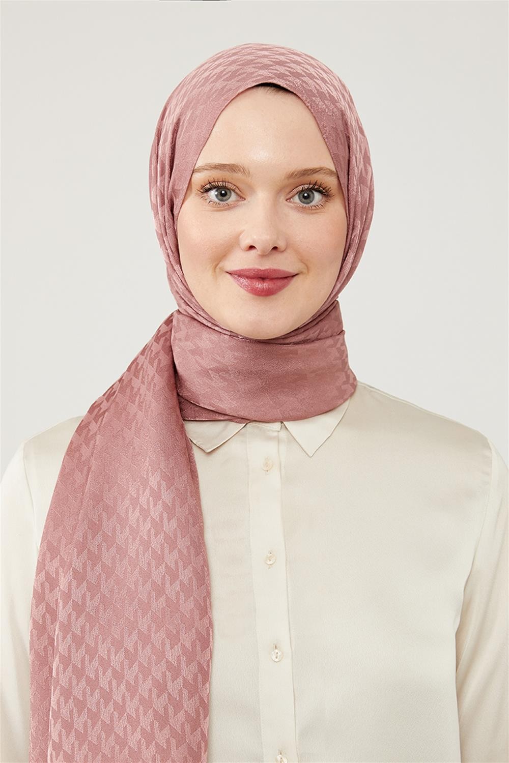 Levidor Houndstooth Patterned Jacquard Shawl