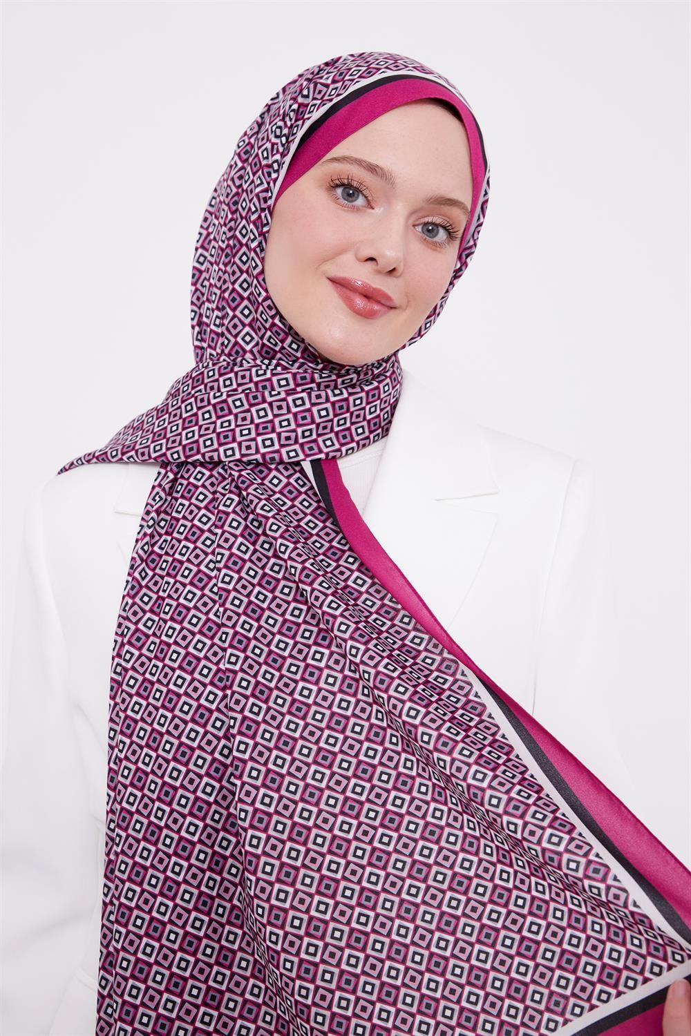 Levidor Plum Cube Pattern Love Shawl