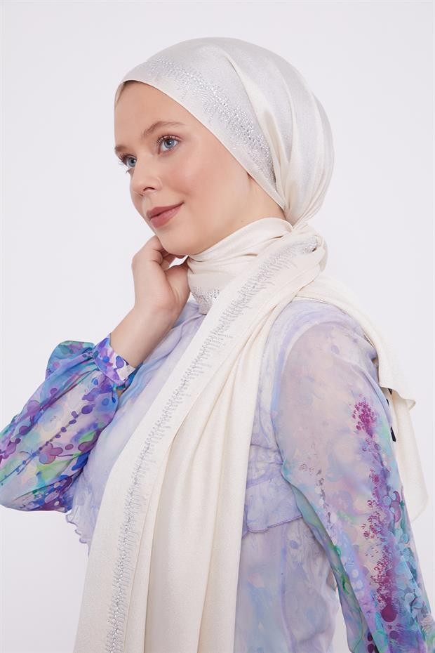 LevidorCream Bar Striped Diamond Shawl