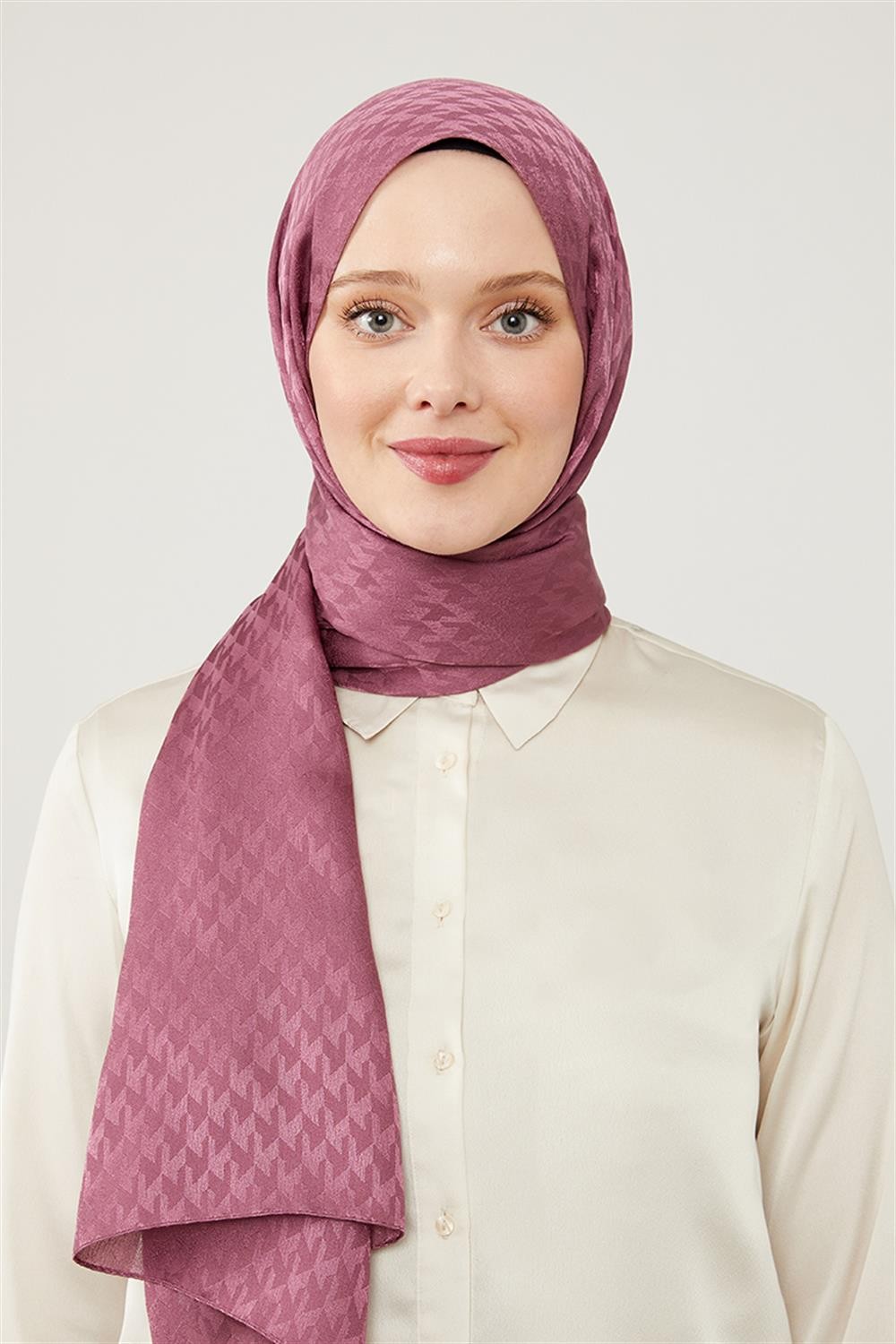 LevidorLilac Houndstooth Patterned Jacquard Shawl