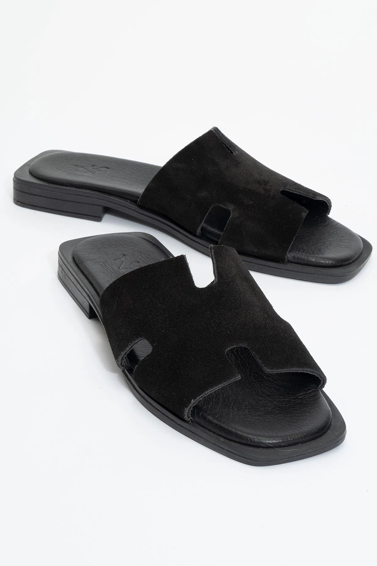 Kalven Kadın Deri Terlik Siyah Süet