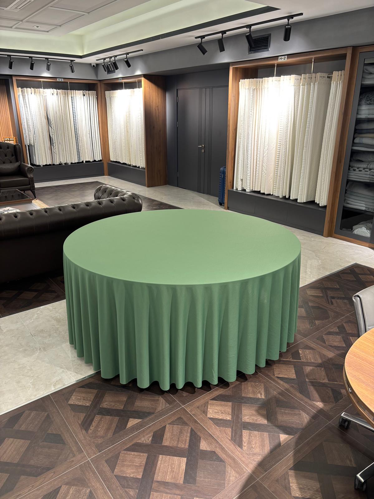 Zümrüt Yeşili 320cm Masa Örtüsü / Jarse Kumaş