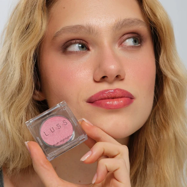 Blush Highlighter- Pink Dust