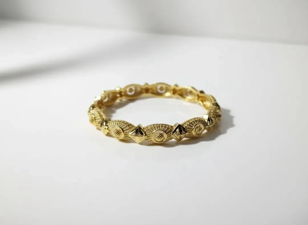 24 Ayar Altın Rengi Dalgalı Desenli Geniş Kelepçe Bileklik