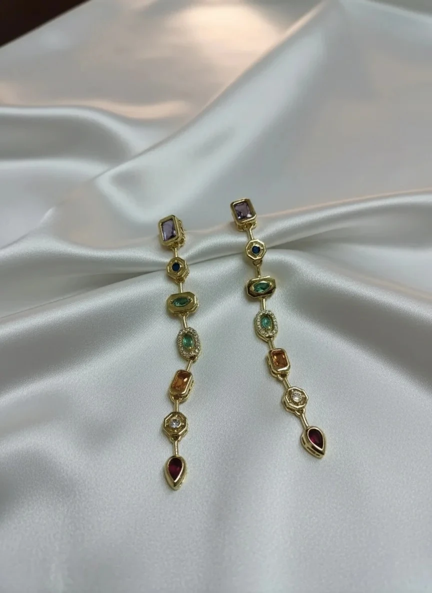 Zirkon Renkli Y Küpe