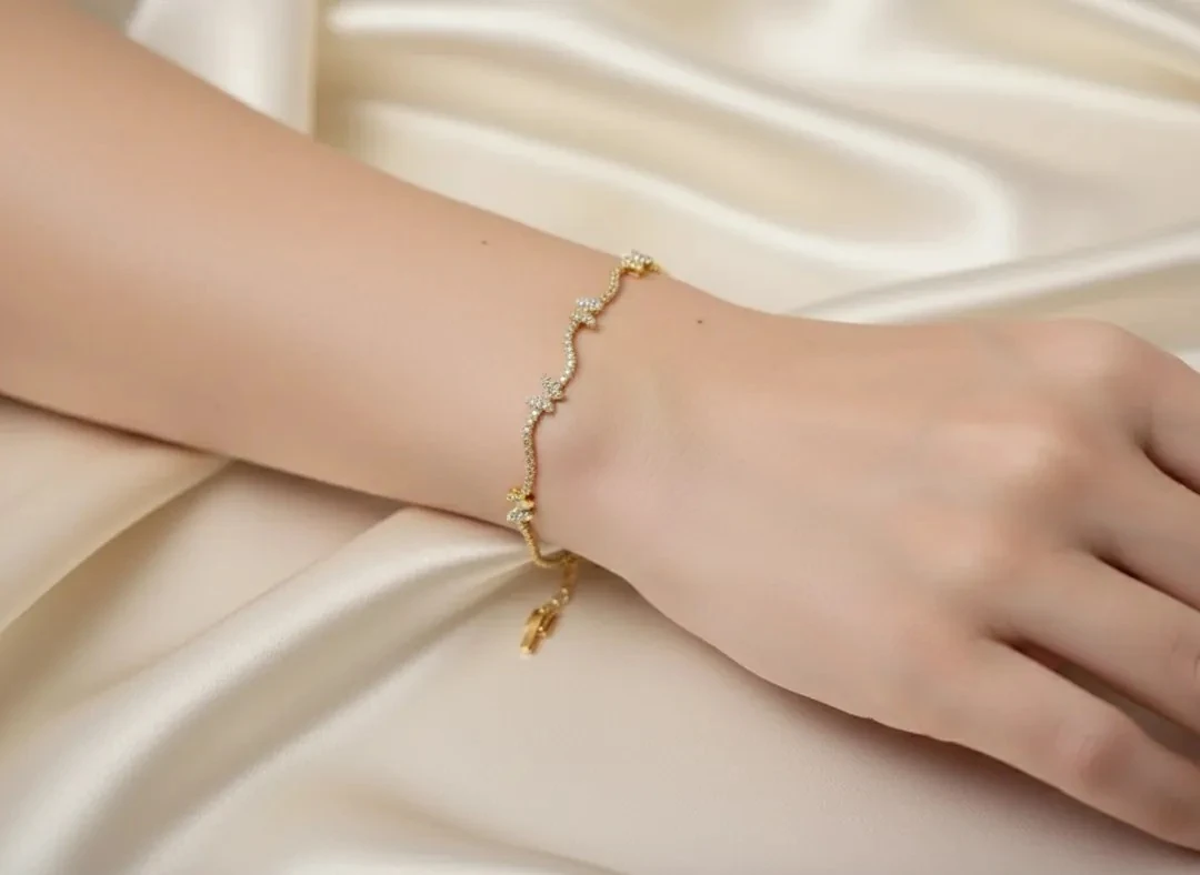 Kelebek Detaylı Zirkon Taşlı Su Yolu Bileklik Altın Rengi Zarif