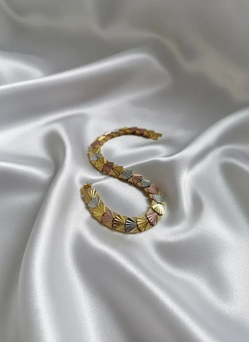 Deniz Kabuğu Desenli Rose Altın Detaylı Üç Renk Bileklik