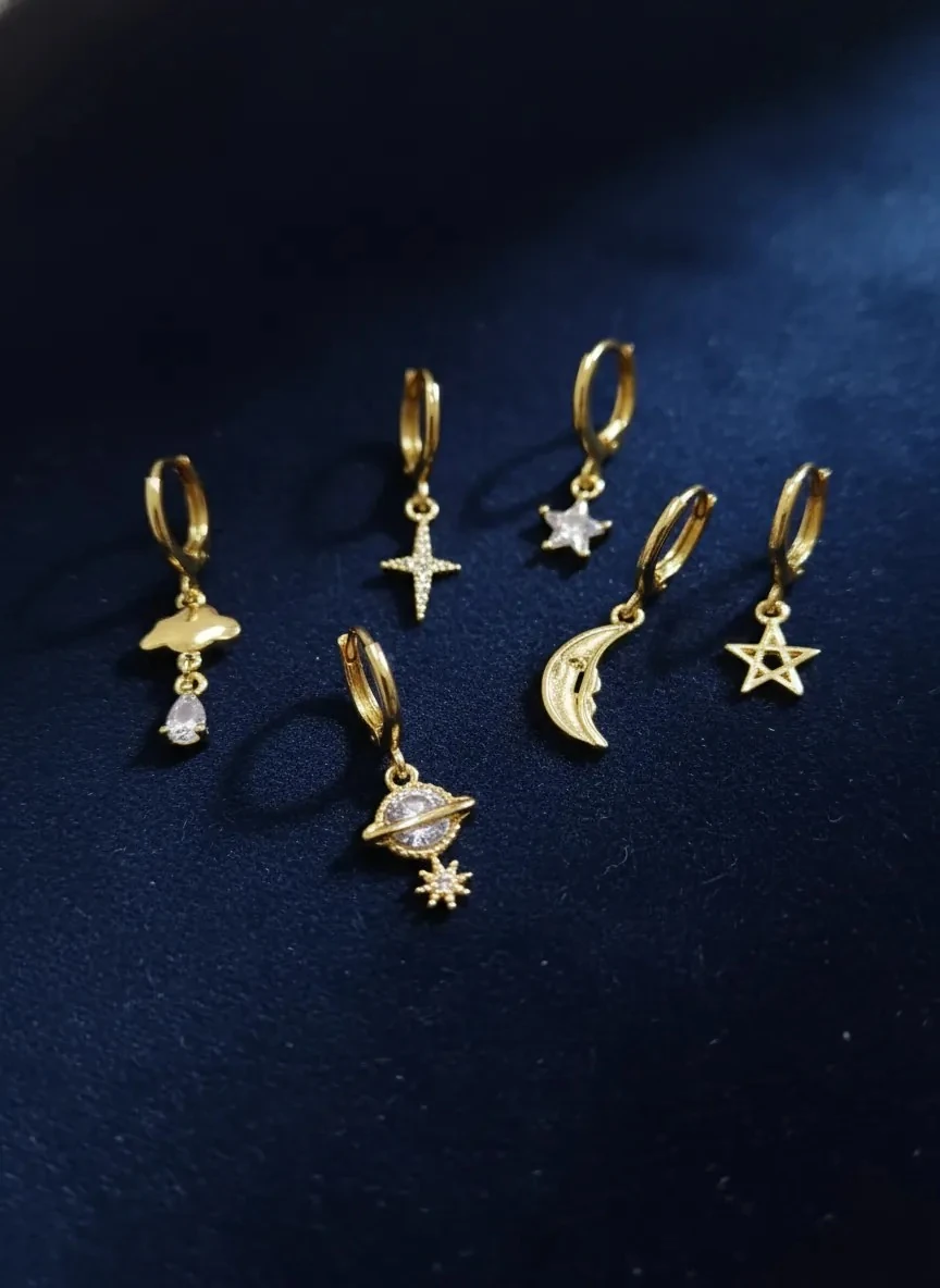 Gold Rengi Bulut, Ay, Yıldız Charm'lı Mini Halka Küpe Kombini