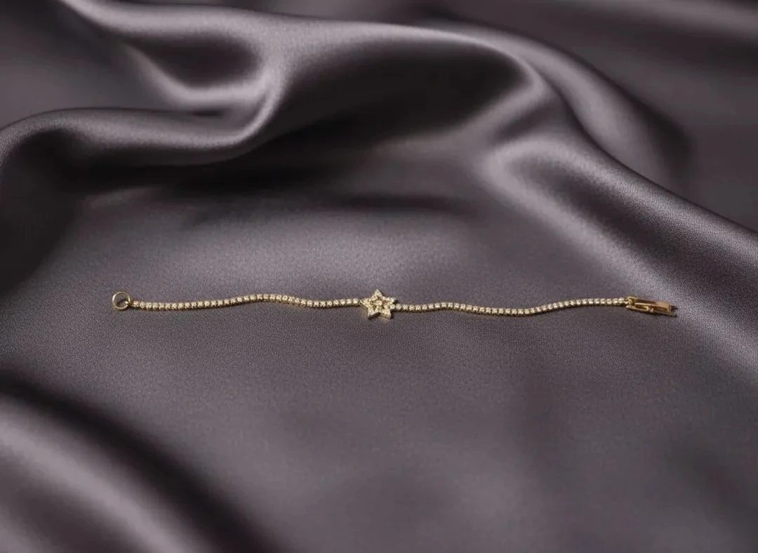 Yıldız Detaylı Zirkon Taşlı Su Yolu Bileklik Altın Rengi Zarif