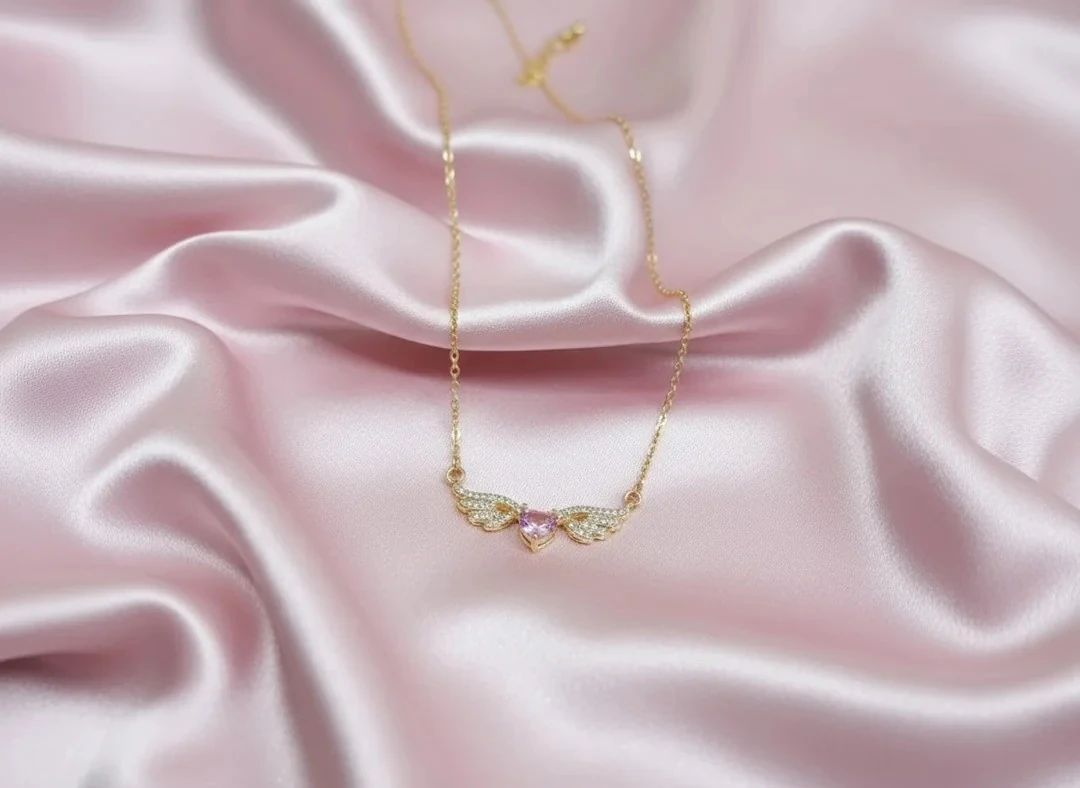 Çelik Zincir Altın Renk Kanatlı Pembe Zirkon Taşlı Kalp Kolye