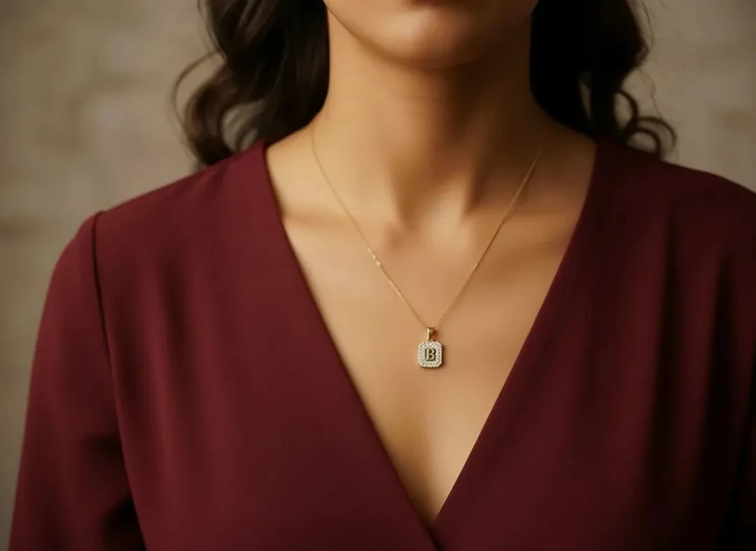 Zirkon Çerçeveli Kare Harf Kolye Altın Rengi İsim Baş Harfi (Bütün Harfleri Mevcuttur)