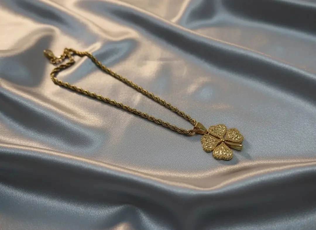 Dört Yapraklı Yonca Halat Zincirli Paslanmaz Çelik Kolye Altın Rengi