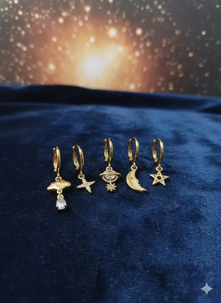 Gold Rengi Bulut, Ay, Yıldız Charm'lı Mini Halka Küpe Kombini