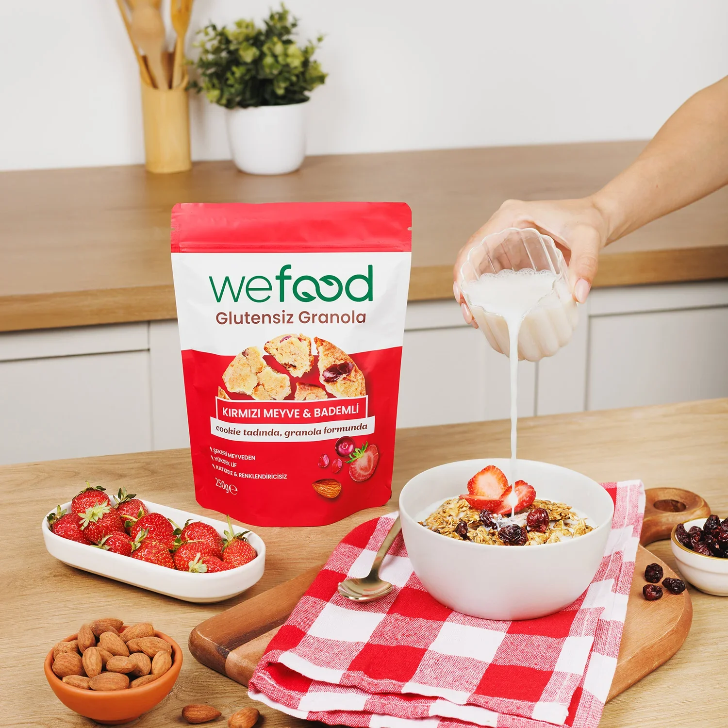 Wefood Glutensiz Granola Kırmızı Meyve & Bademli 250 gr