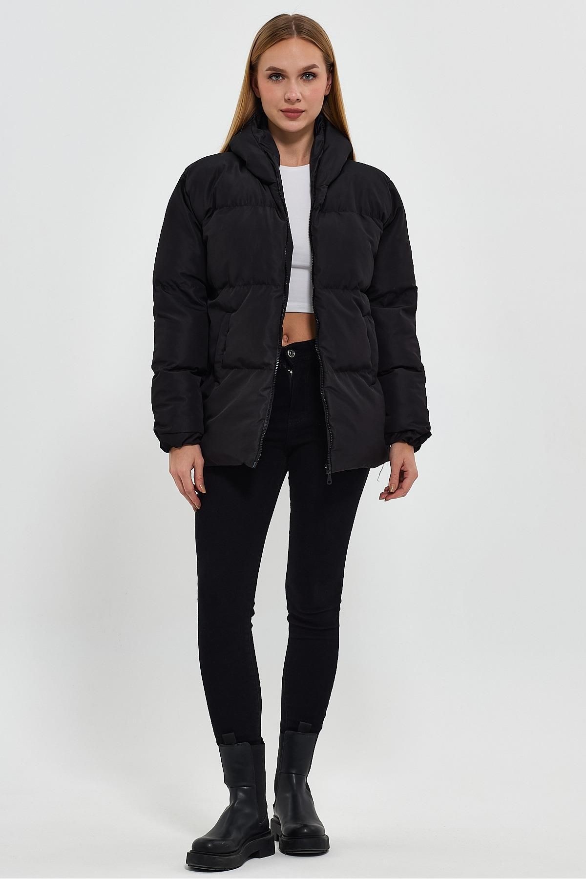 kadın Siyah Kapüşonlu Oversize Şişme Mont