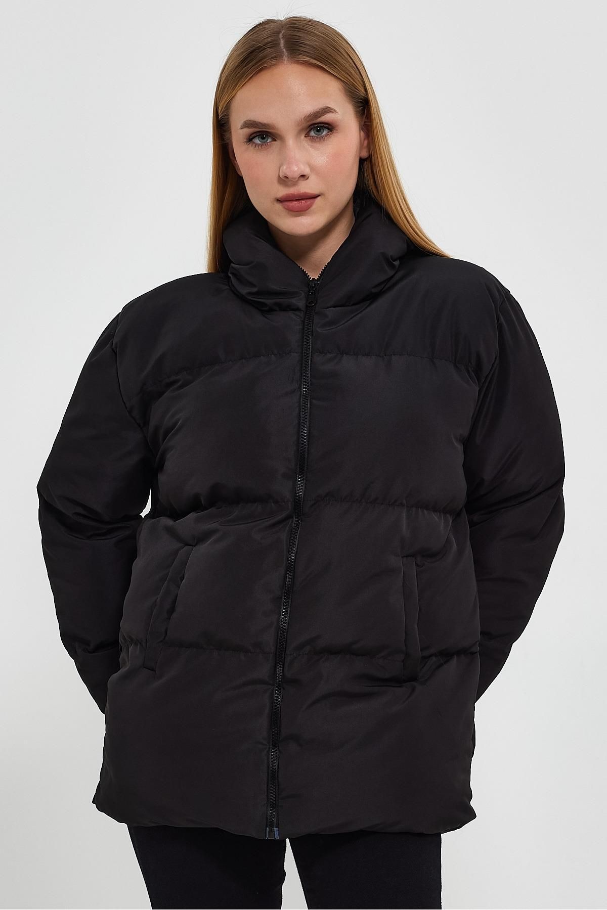 kadın Siyah Kapüşonlu Oversize Şişme Mont