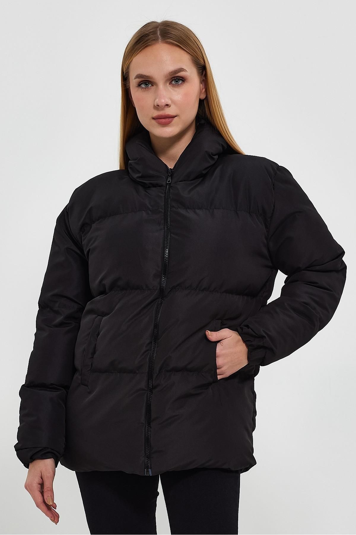 kadın Siyah Kapüşonlu Oversize Şişme Mont