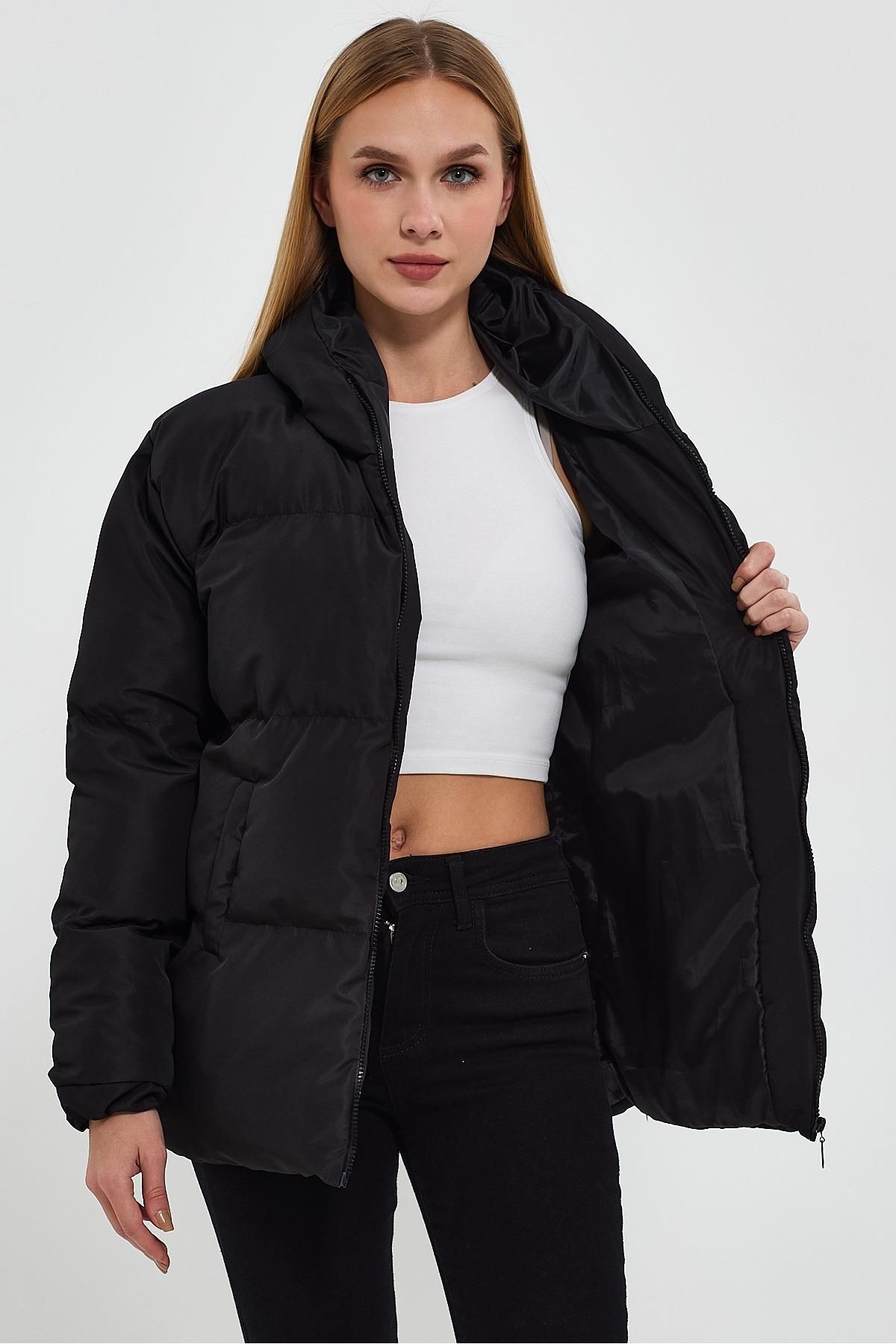 kadın Siyah Kapüşonlu Oversize Şişme Mont