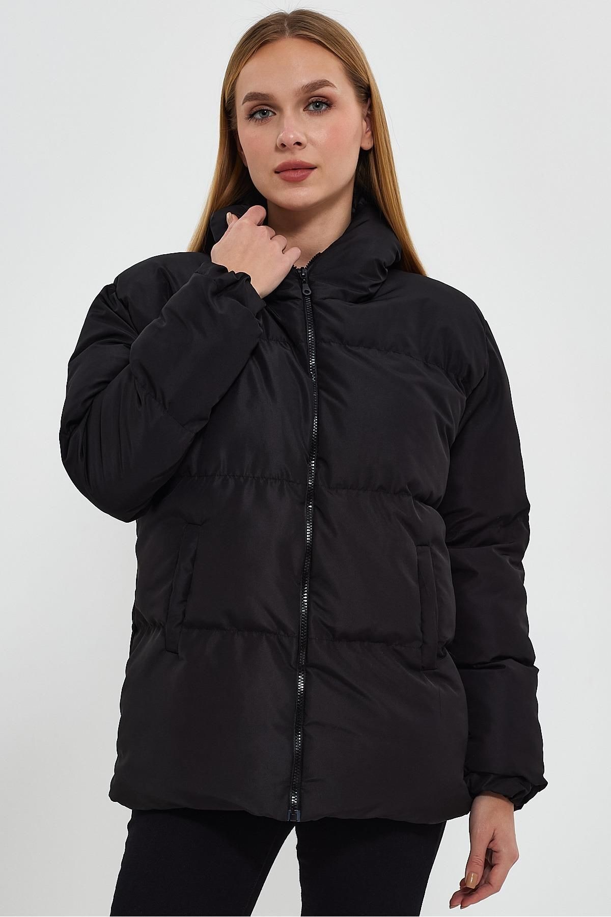 kadın Siyah Kapüşonlu Oversize Şişme Mont