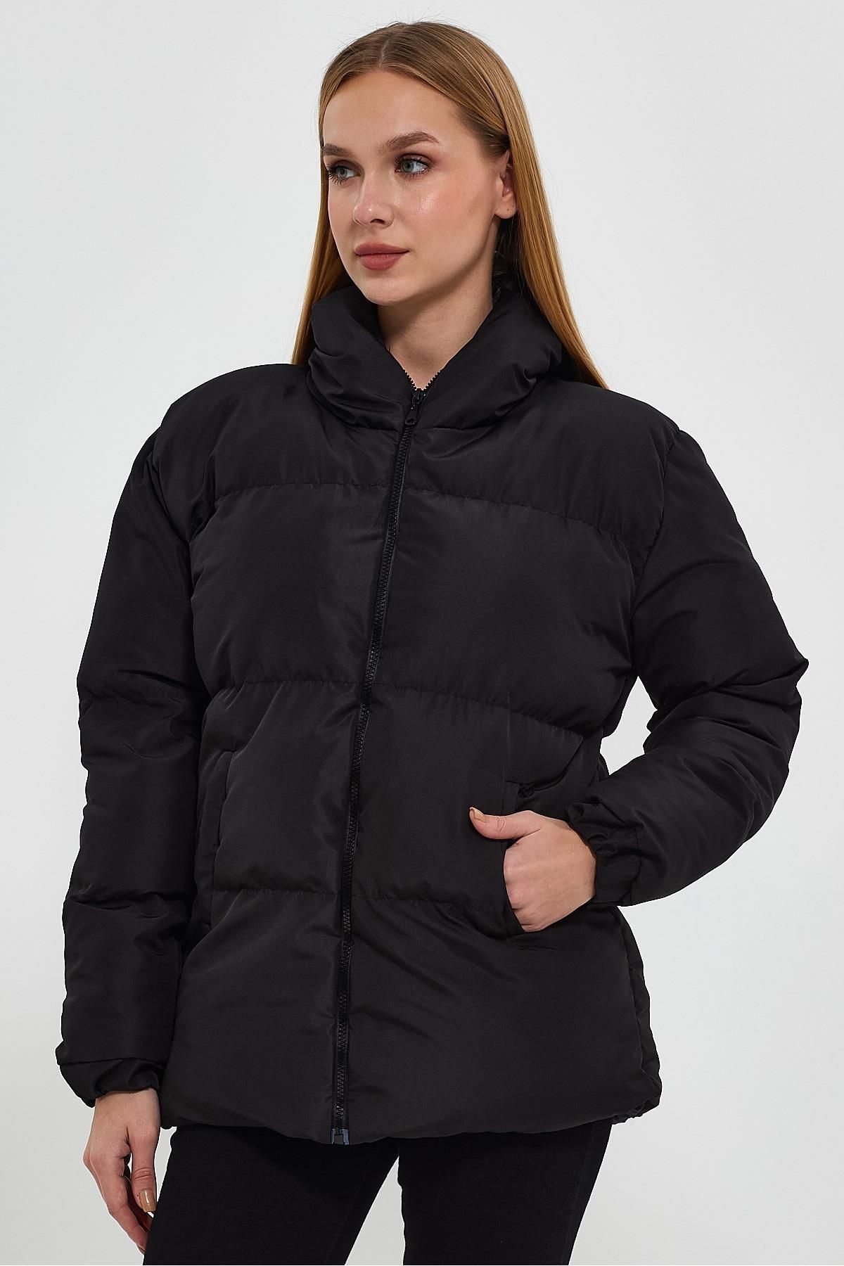 kadın Siyah Kapüşonlu Oversize Şişme Mont