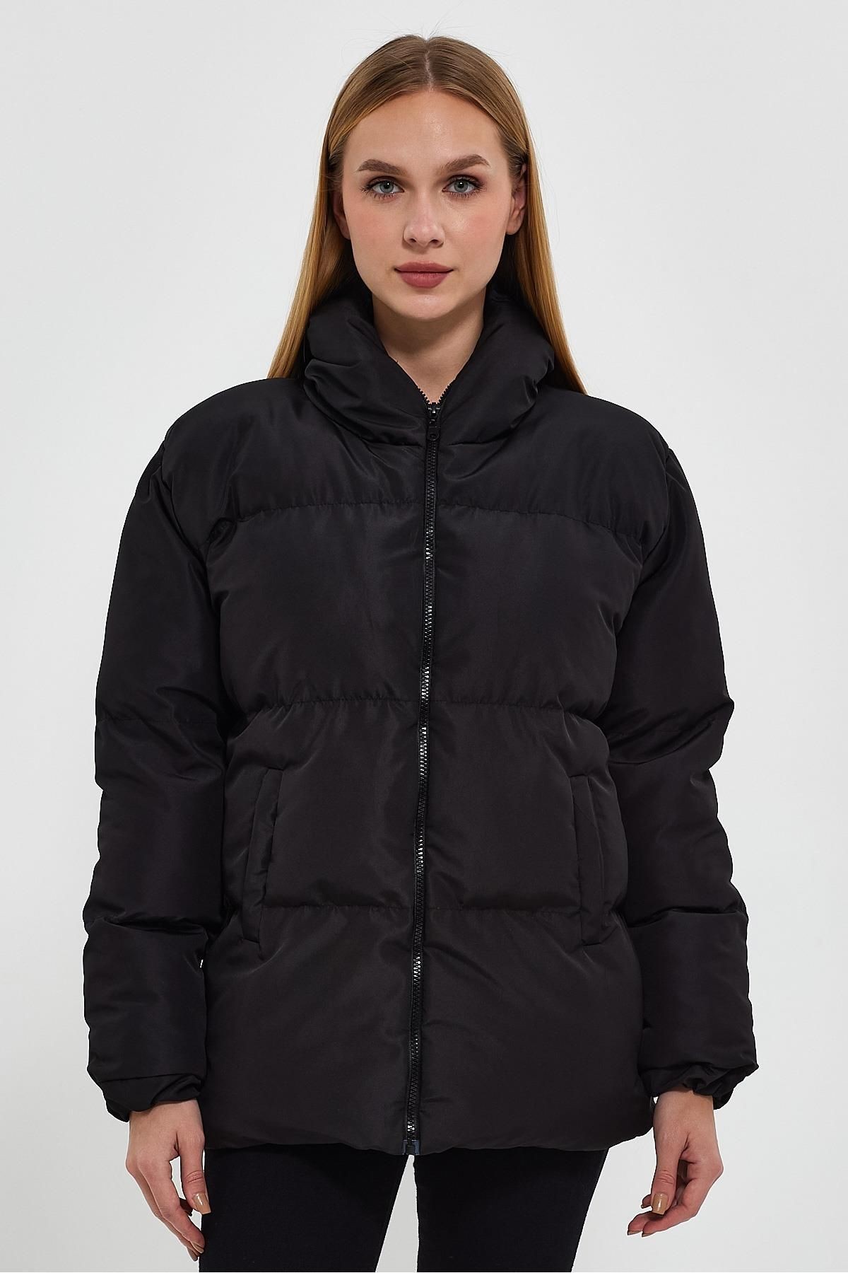kadın Siyah Kapüşonlu Oversize Şişme Mont