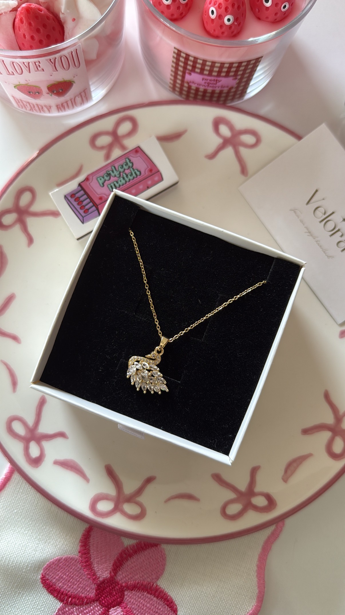 gold swan kolye