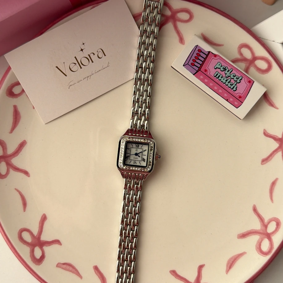 Gümüş cartier saat