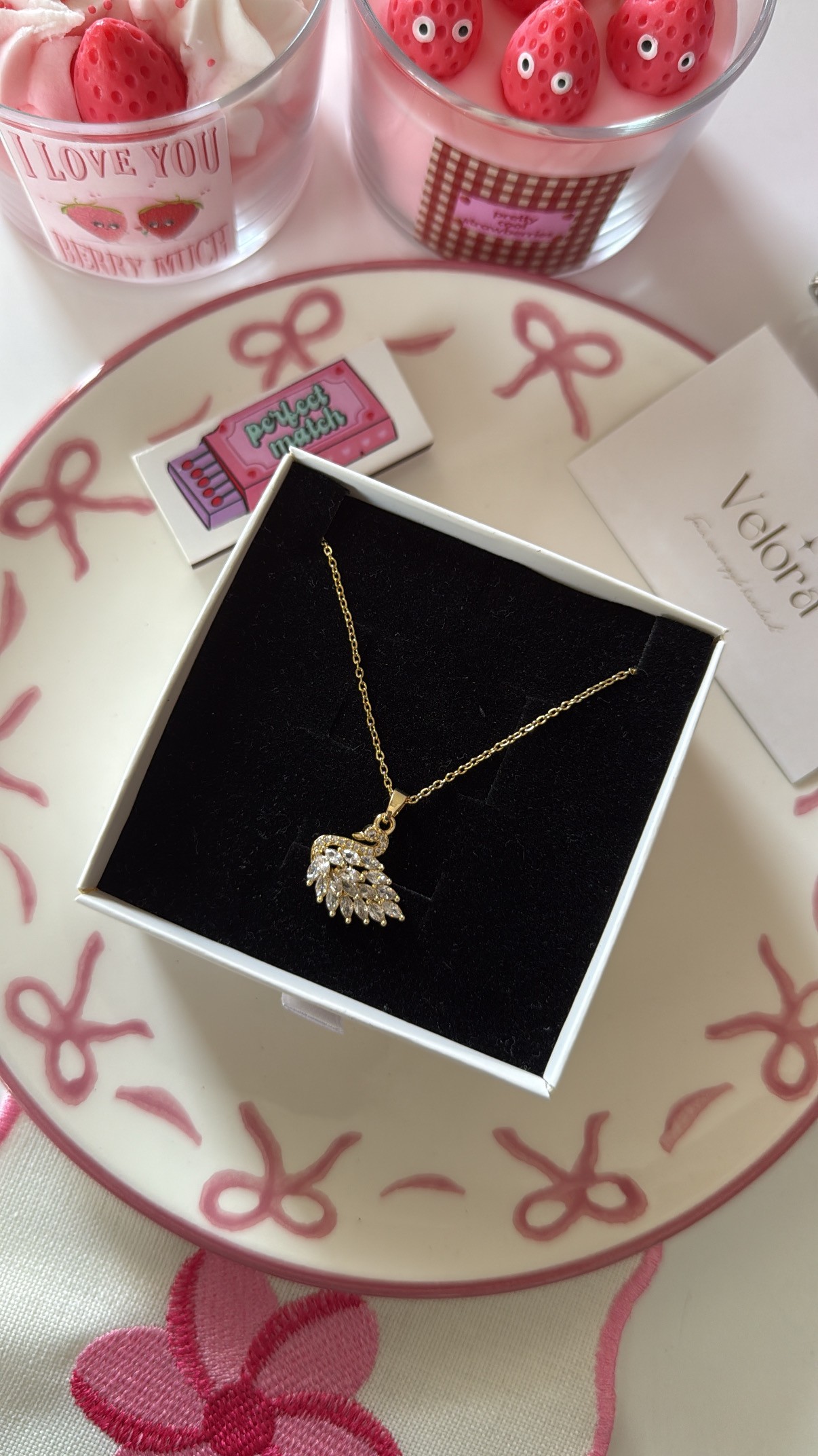 gold swan kolye