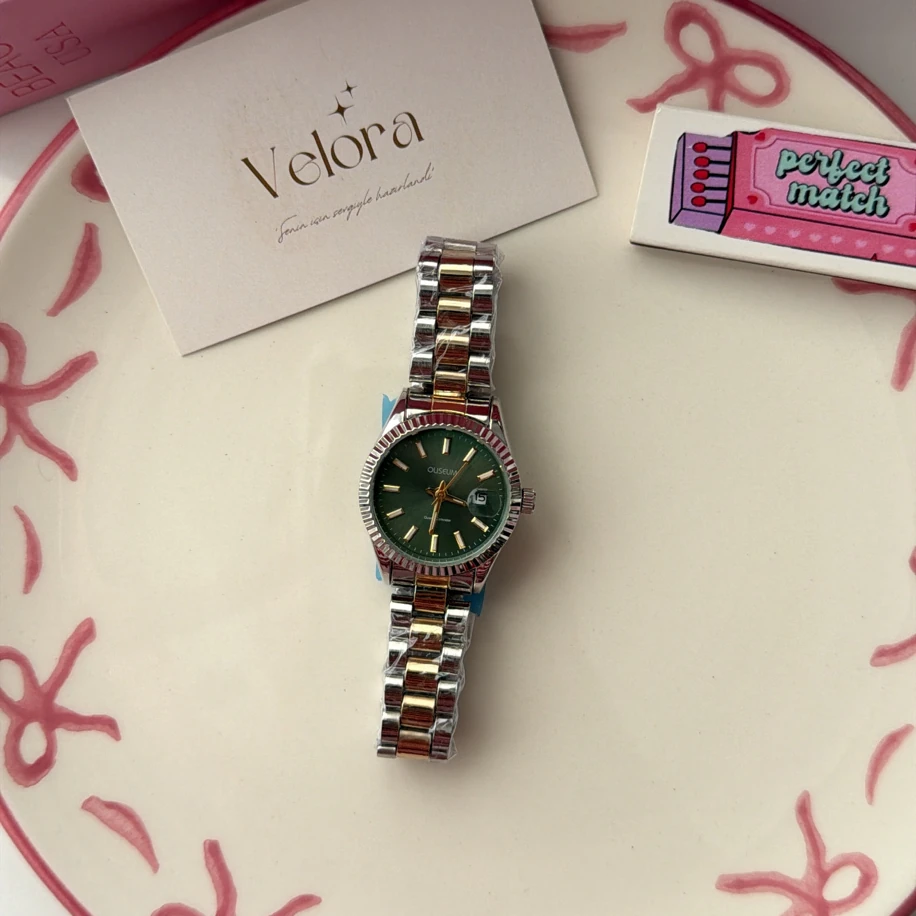 İki renkli yeşil saat