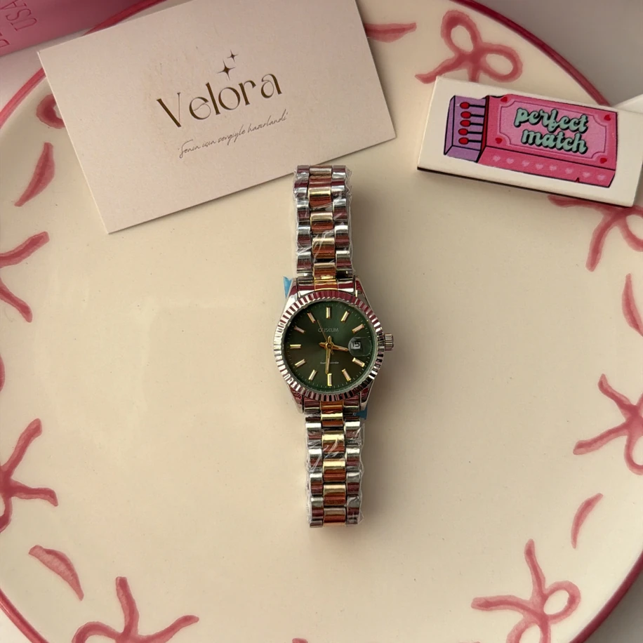 İki renkli yeşil saat