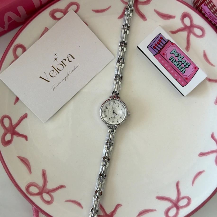 Gümüş mavera saat